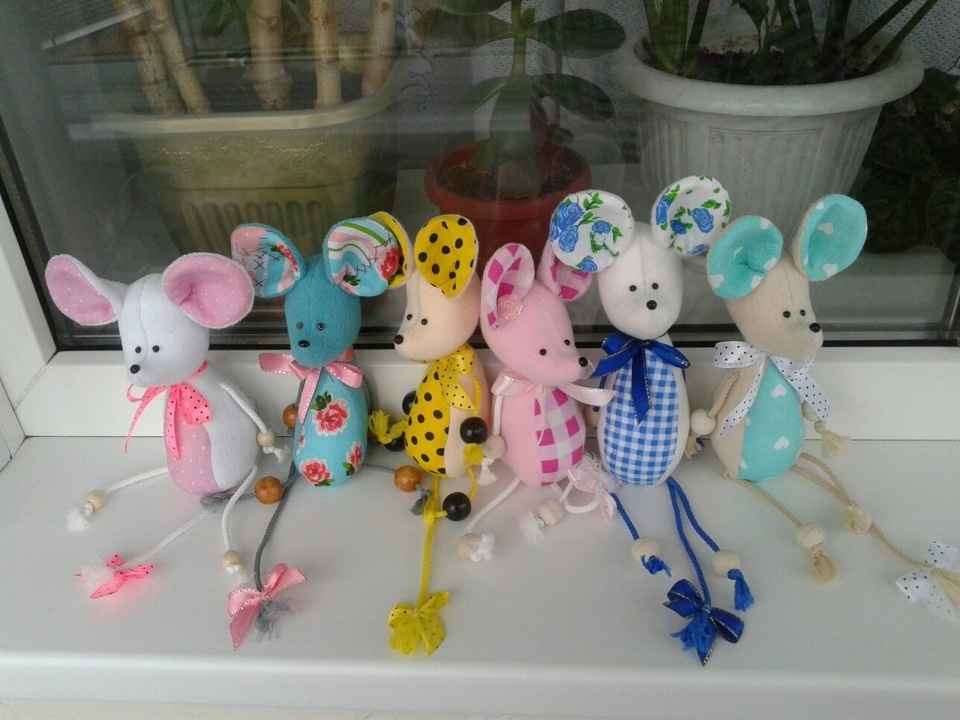 Новогодних мышек из флиса будет продавать мастер Наталья Беляева на ярмарке «ART-ель»