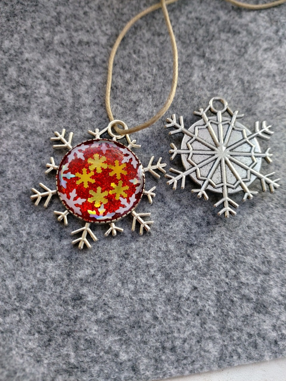 Новогодние броши в виде мыши от мастера Елены Спиридоновой выставят на ярмарке «ART-ель»