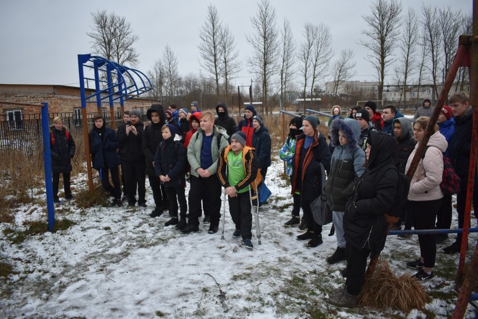 Тренировку на открытом воздухе провели для школьников атлеты движения «Street Workout Pskov»