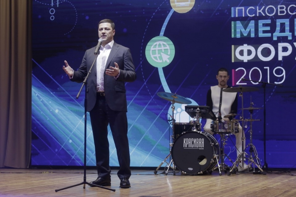 Михаил Ведерников отметил благодарственными письмами лучших журналистов и редакции Михаил Ведерников отметил благодарственными письмами лучших журналистов и редакции