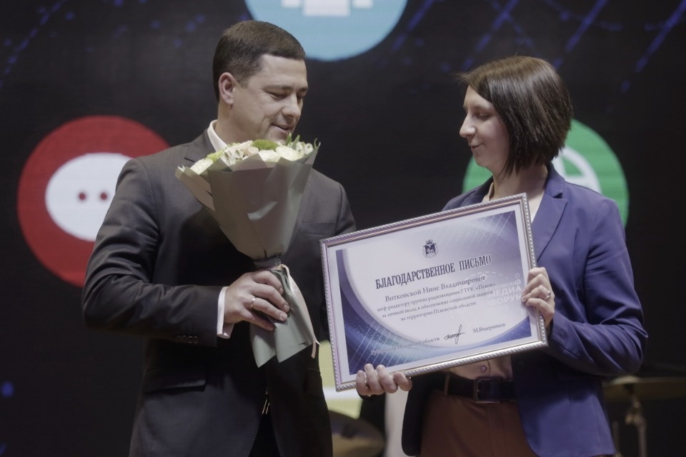 Михаил Ведерников отметил благодарственными письмами лучших журналистов и редакции Михаил Ведерников отметил благодарственными письмами лучших журналистов и редакции