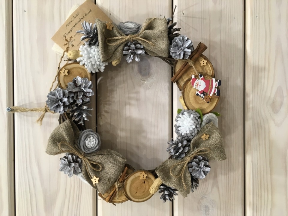 Новогодние венки выставят на ярмарке «ART-ель» мастера Ирина Нилова и Виктория Канцерева