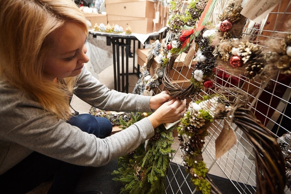 Новогодние венки выставят на ярмарке «ART-ель» мастера Ирина Нилова и Виктория Канцерева