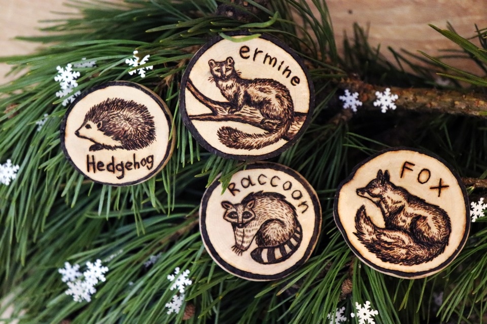 Деревянные ёлочные игрушки приготовила для ярмарки «ART-ель» мастер Ника Гончар