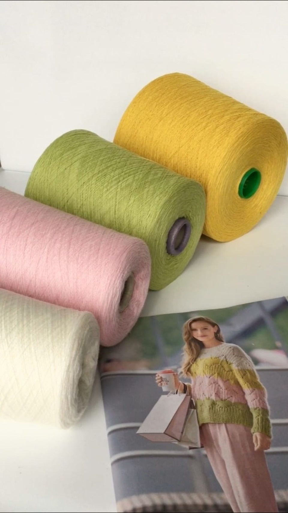 Чулки из бобинной пряжи мериноса выставит на ярмарке «ART-ель» мастер Оксана Белова