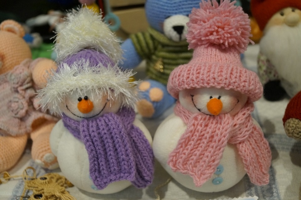 Игрушки из флиса и авторские куклы приготовила для ярмарки «ART-ель» мастер Оксана Мельник Игрушки из флиса и авторские куклы приготовила для ярмарки «ART-ель» мастер Оксана Мельник