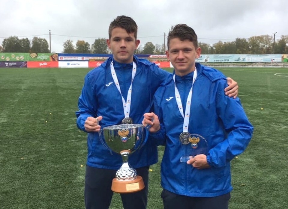 Двух псковских футболистов наградил Турчак