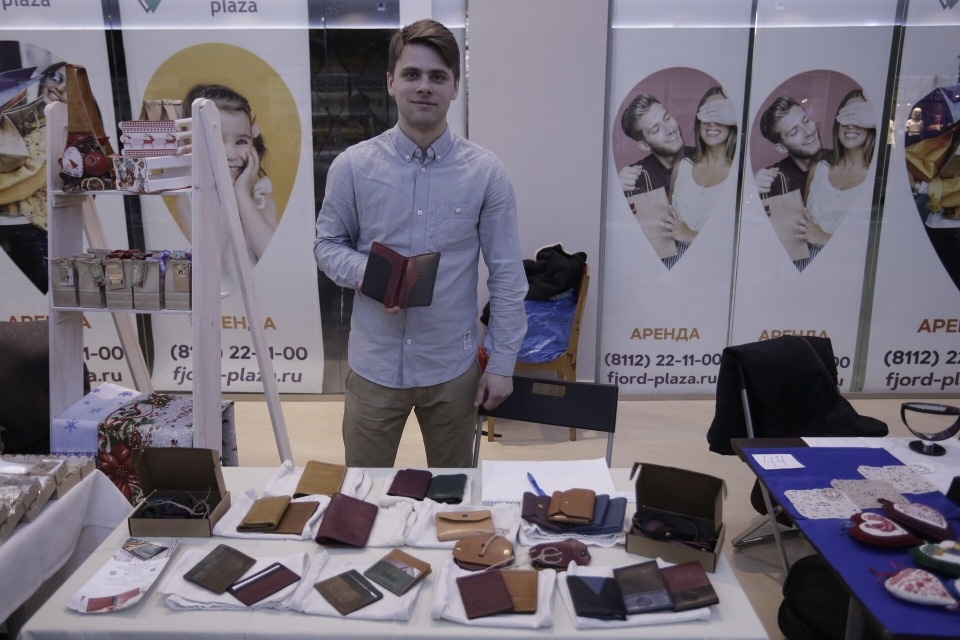 Опубликован фоторепортаж со всеми мастерами ярмарки «ART-ель» из «Fjord Plaza»