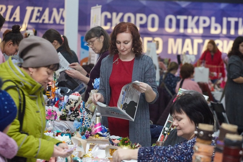Первый день работы ярмарки «ART-ель» во «Fjord Plaza»