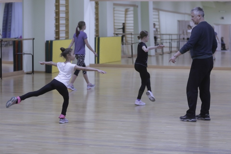 Чемпион СССР, Европы и мира Сергей Шахрай неделю тренировал псковских фигуристов