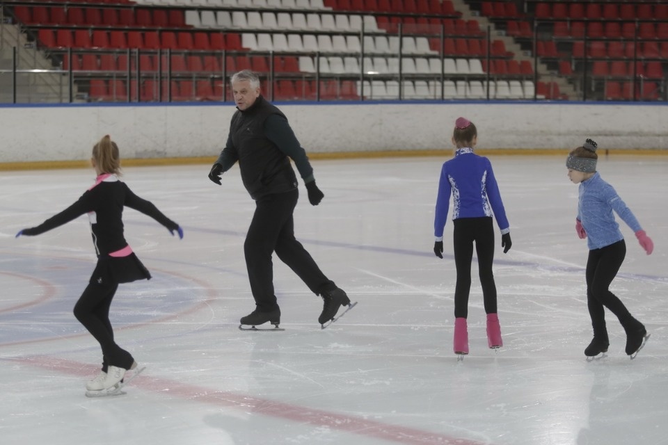 Чемпион СССР, Европы и мира Сергей Шахрай неделю тренировал псковских фигуристов