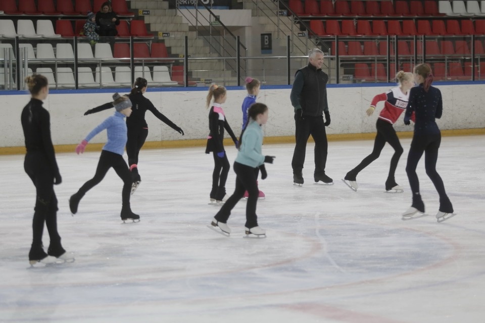 Чемпион СССР, Европы и мира Сергей Шахрай неделю тренировал псковских фигуристов
