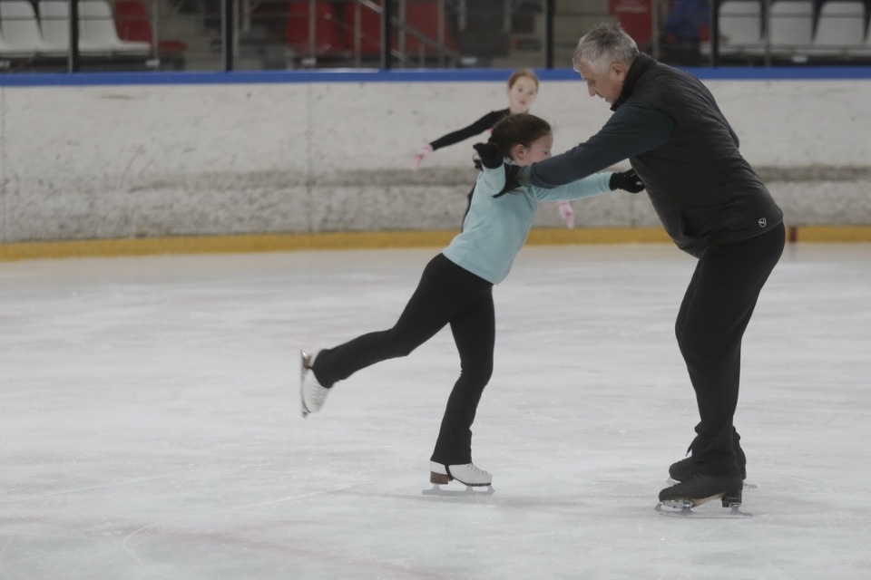 Чемпион СССР, Европы и мира Сергей Шахрай неделю тренировал псковских фигуристов