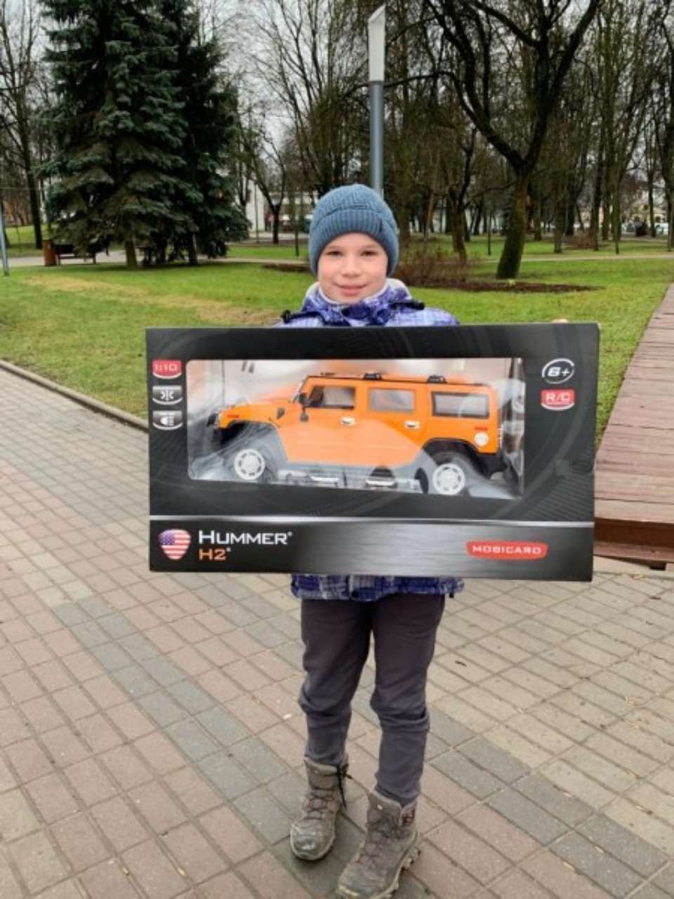 Вера Емельянова исполнила желание Даниила из Куньи и подарила ему машинку