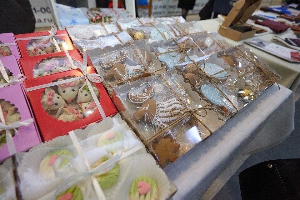 Новогодняя ярмарка «ART-ель» на два дня захватила «Просторию»