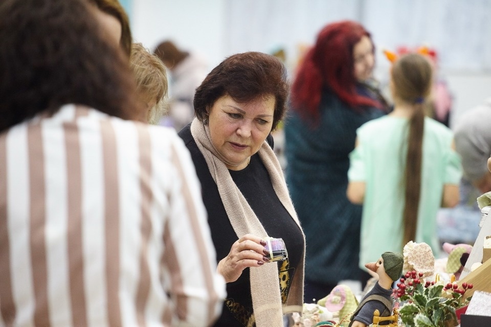 Первый день работы ярмарки «ART-ель» в «Простории» 