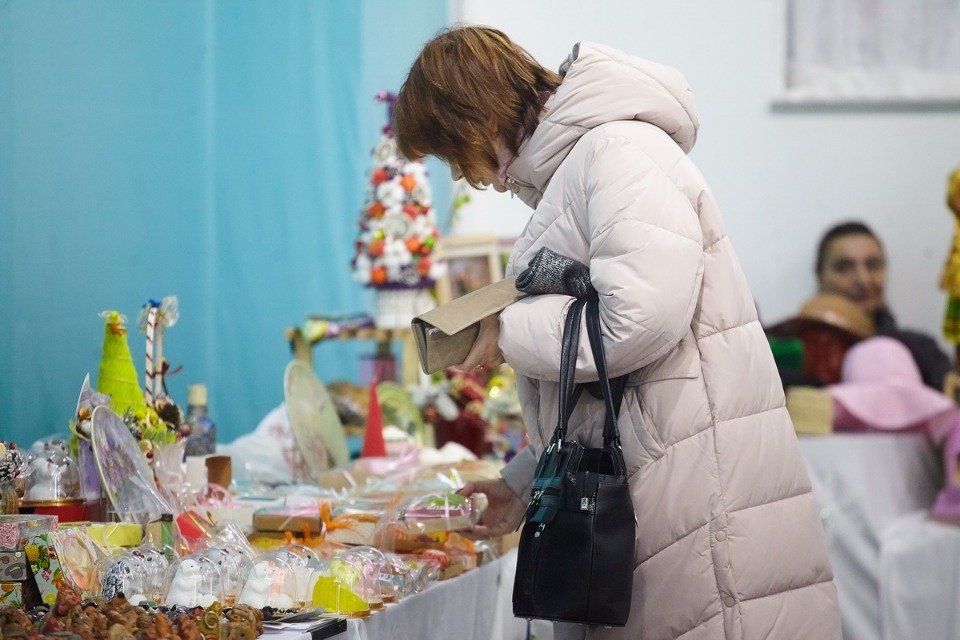 Первый день работы ярмарки «ART-ель» в «Простории» 