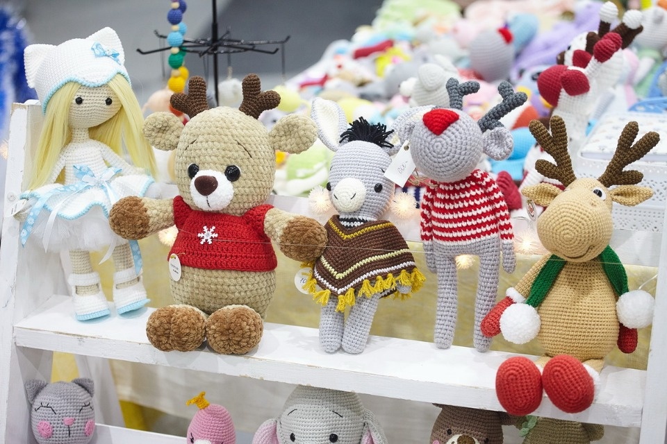 Первый день работы ярмарки «ART-ель» в «Простории» 