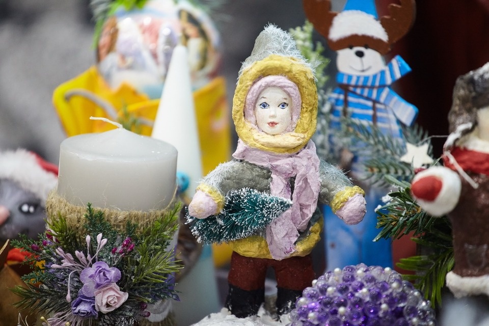 Первый день работы ярмарки «ART-ель» в «Простории» 