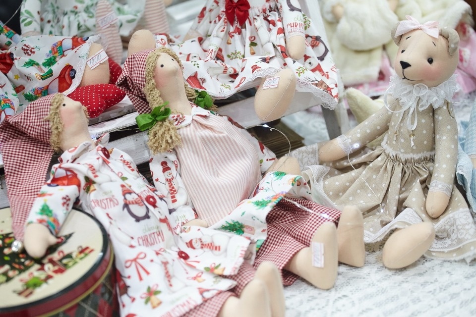 Первый день работы ярмарки «ART-ель» в «Простории» 