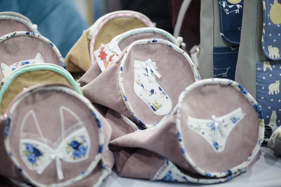 Первый день работы ярмарки «ART-ель» в «Простории» 