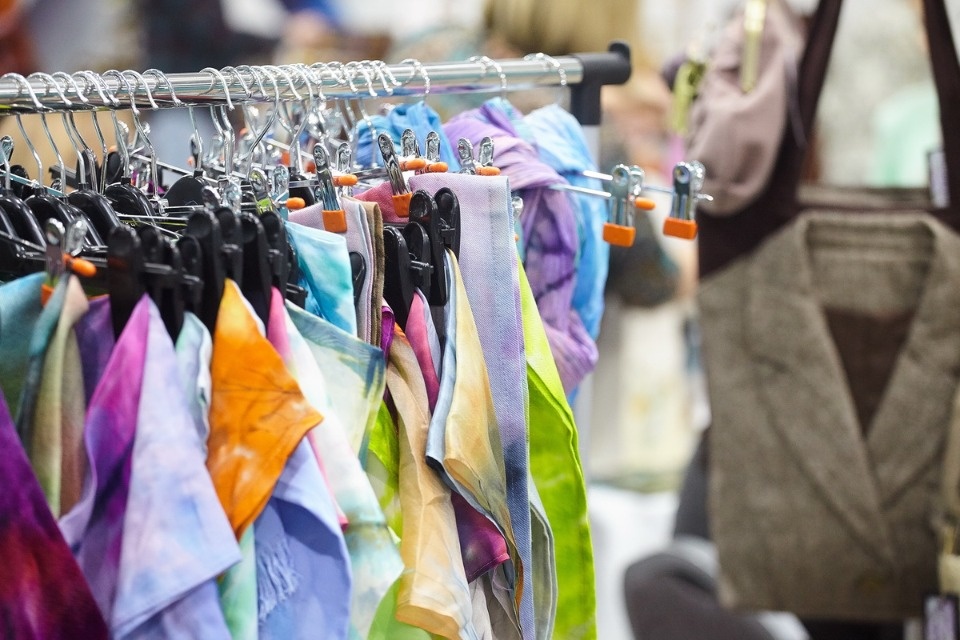 Первый день работы ярмарки «ART-ель» в «Простории» 