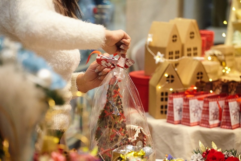 Первый день работы ярмарки «ART-ель» в «Простории» 