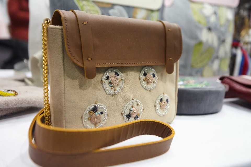 Первый день работы ярмарки «ART-ель» в «Простории» 