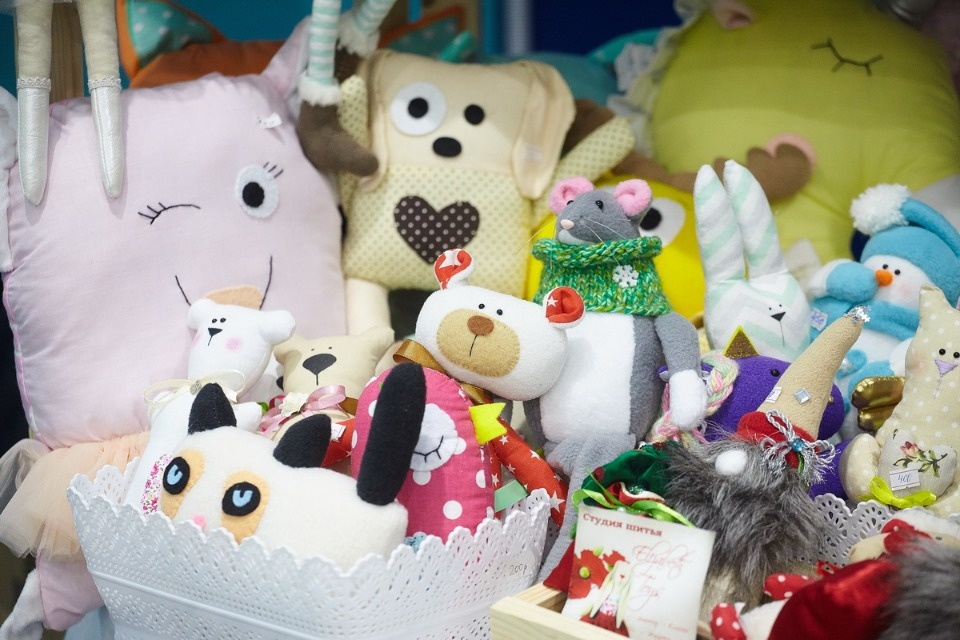 Первый день работы ярмарки «ART-ель» в «Простории» 