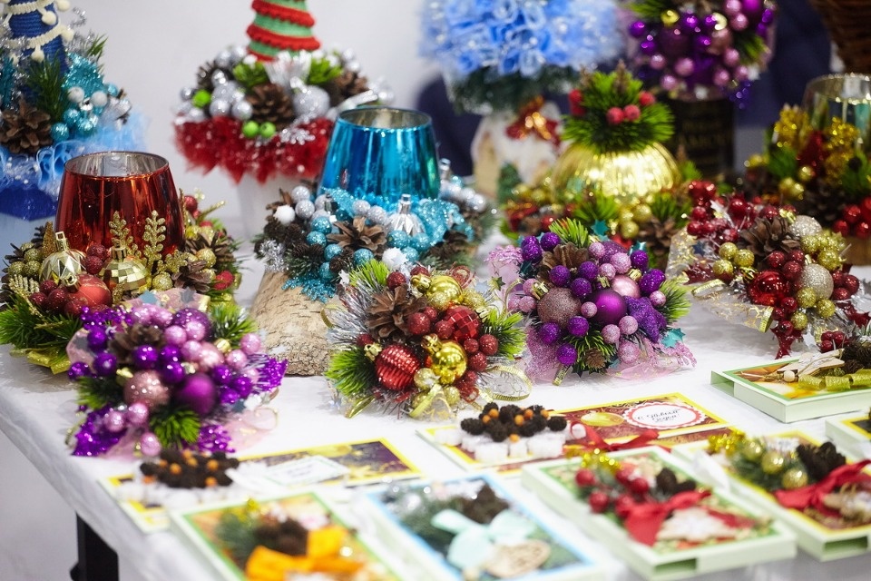 Первый день работы ярмарки «ART-ель» в «Простории» 