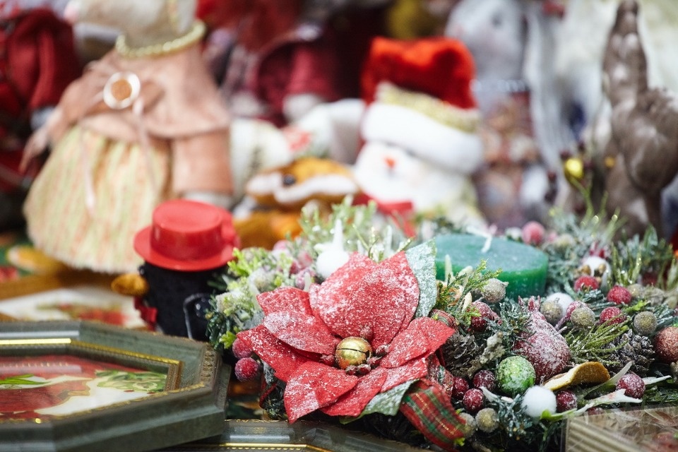 Первый день работы ярмарки «ART-ель» в «Простории» 