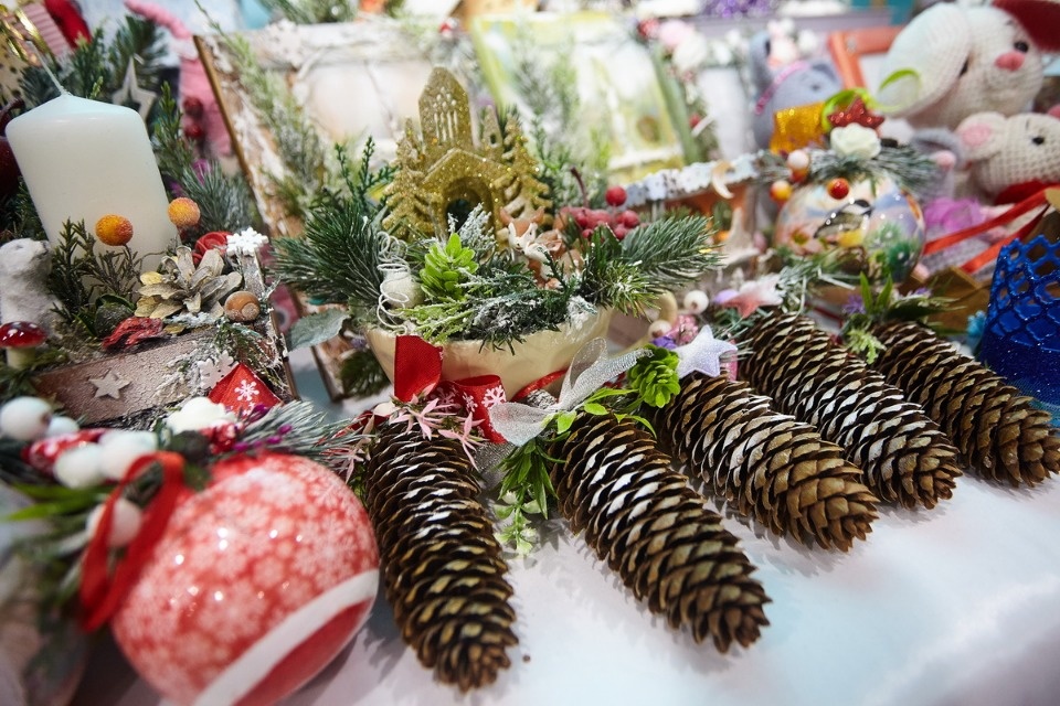 Первый день работы ярмарки «ART-ель» в «Простории» 