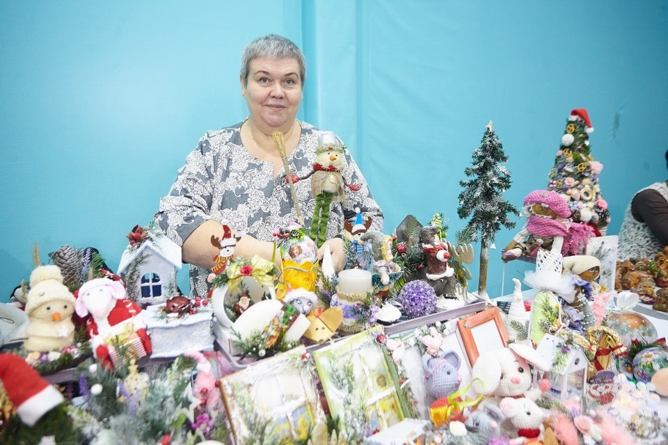 Первый день работы ярмарки «ART-ель» в «Простории» 