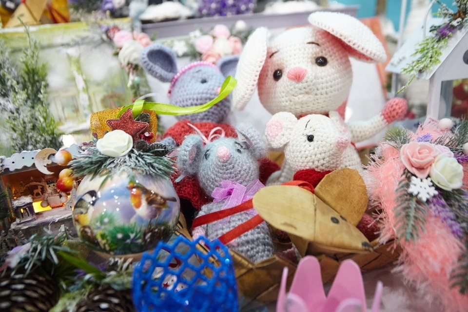 Первый день работы ярмарки «ART-ель» в «Простории» 