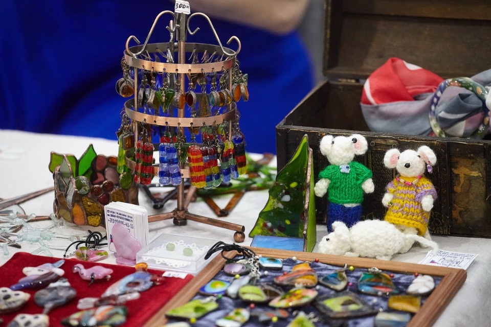 Первый день работы ярмарки «ART-ель» в «Простории» 