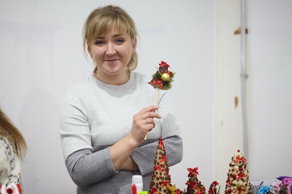 Первый день работы ярмарки «ART-ель» в «Простории» 