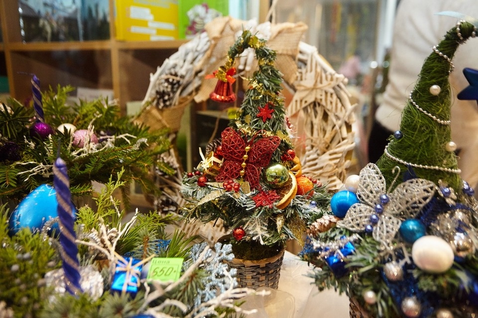 Первый день работы ярмарки «ART-ель» в «Простории» 