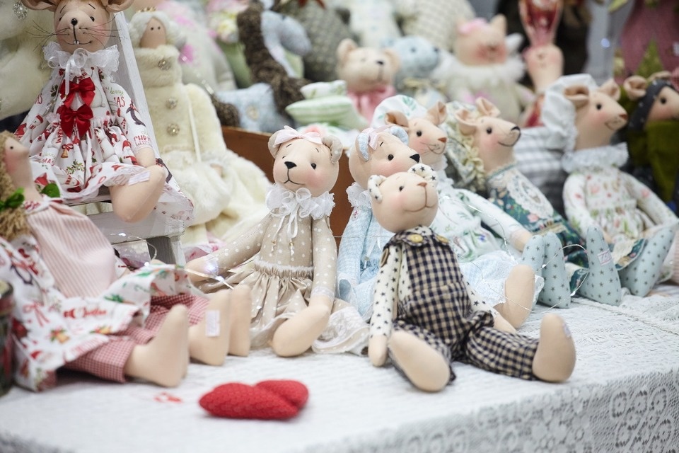 Первый день работы ярмарки «ART-ель» в «Простории» 