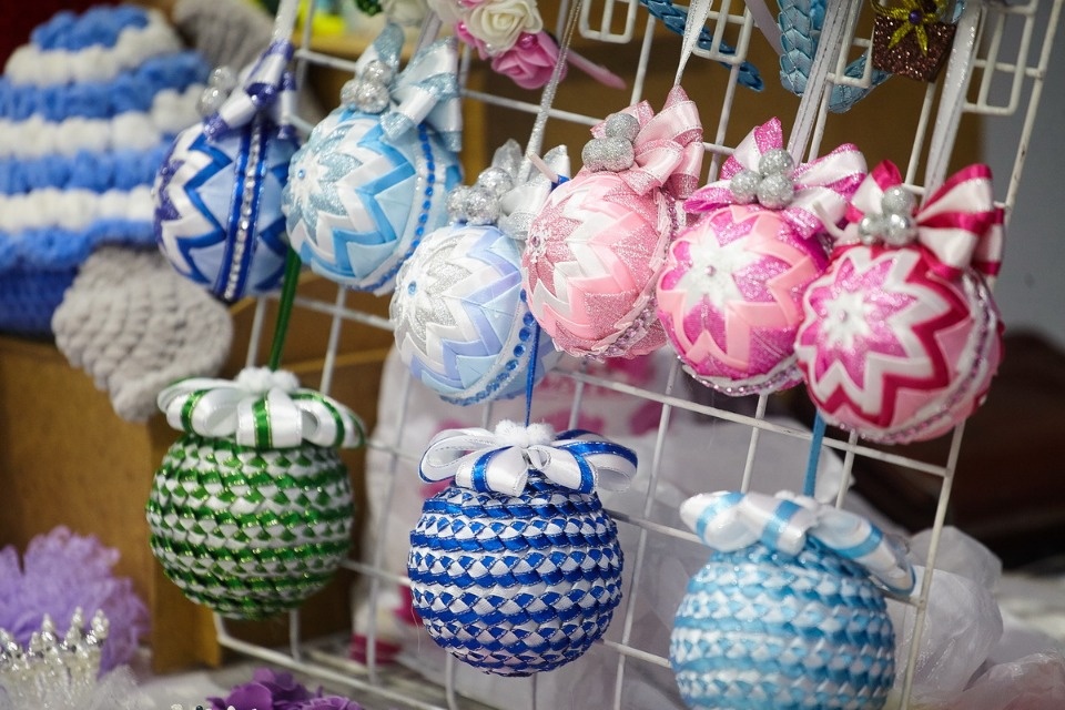 Первый день работы ярмарки «ART-ель» в «Простории» 