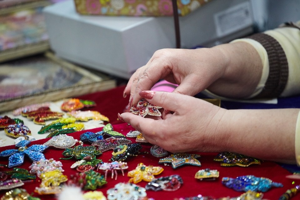 Первый день работы ярмарки «ART-ель» в «Простории» 