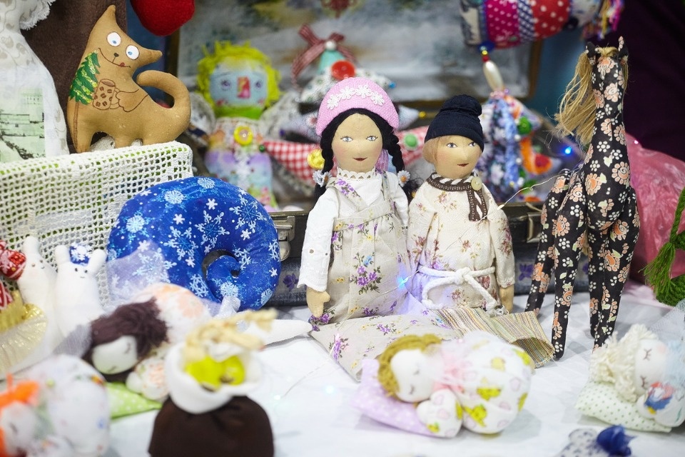 Первый день работы ярмарки «ART-ель» в «Простории» 