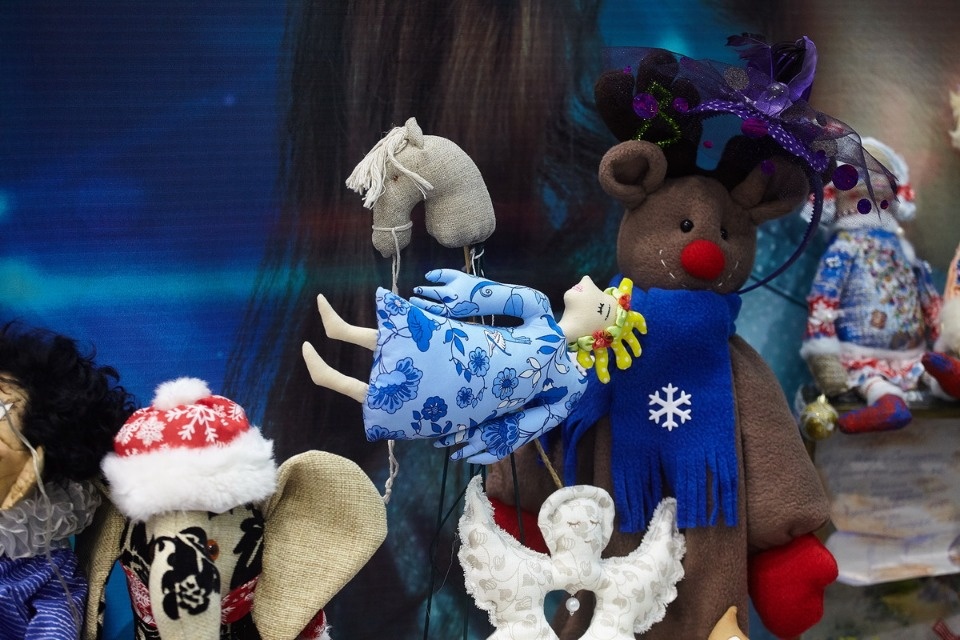 Первый день работы ярмарки «ART-ель» в «Простории» 