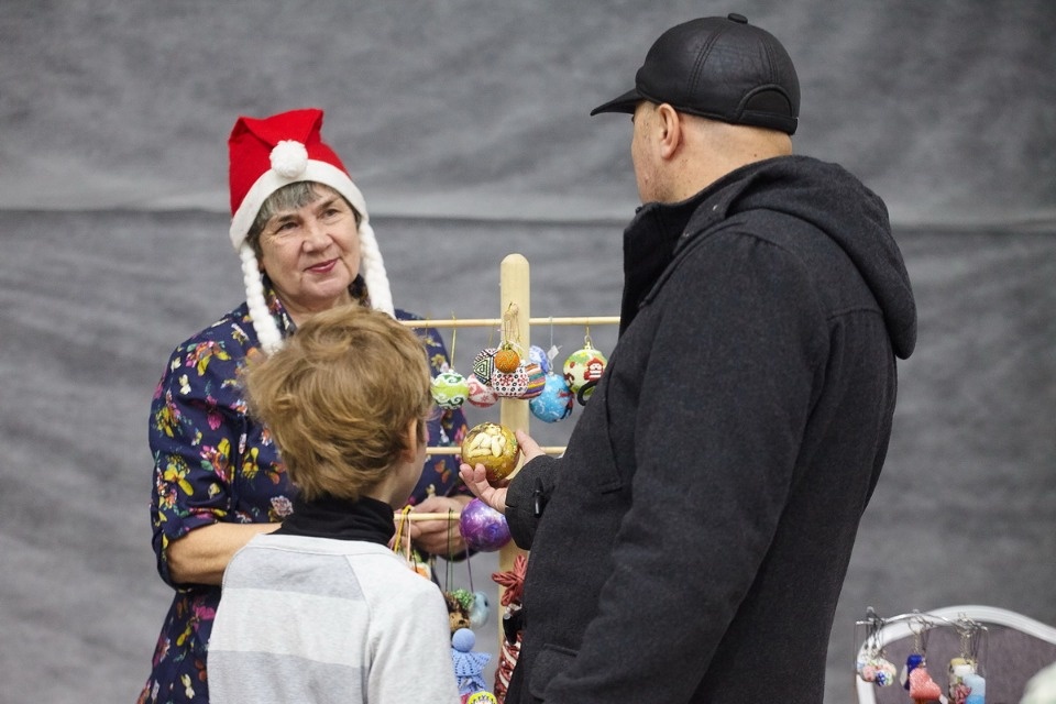 Первый день работы ярмарки «ART-ель» в «Простории» 