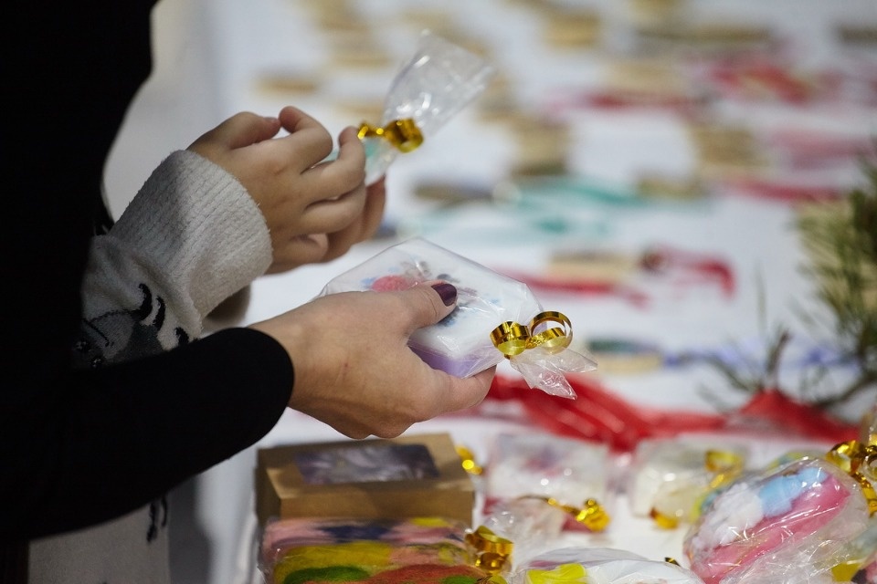 Первый день работы ярмарки «ART-ель» в «Простории» 