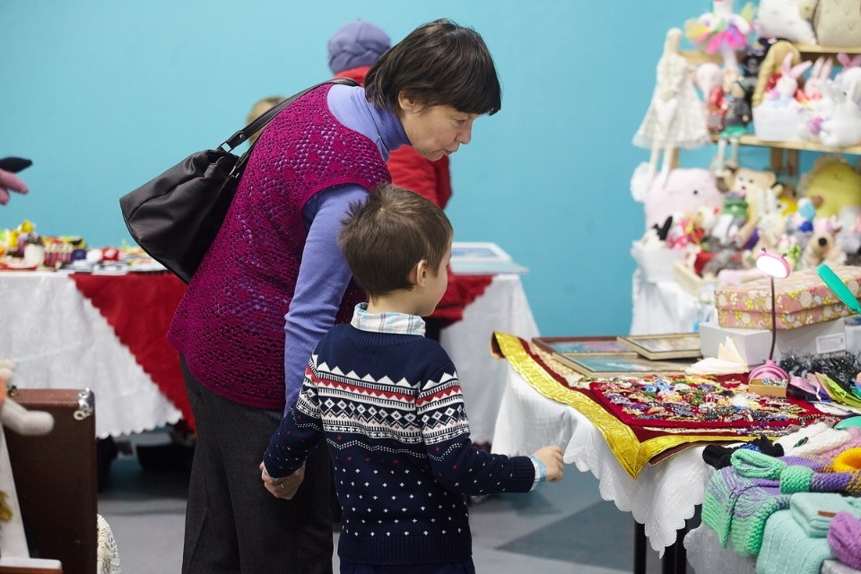 Первый день работы ярмарки «ART-ель» в «Простории» 