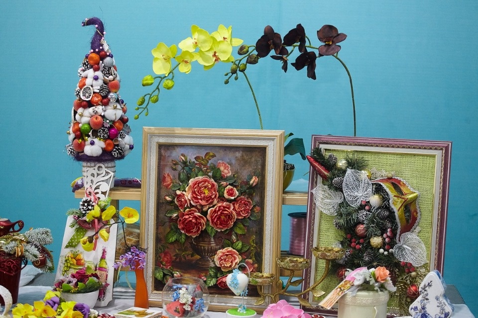 Первый день работы ярмарки «ART-ель» в «Простории» 