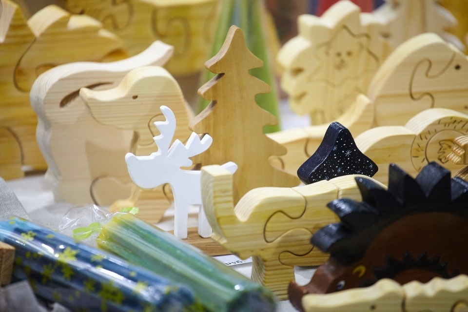 Первый день работы ярмарки «ART-ель» в «Простории» 