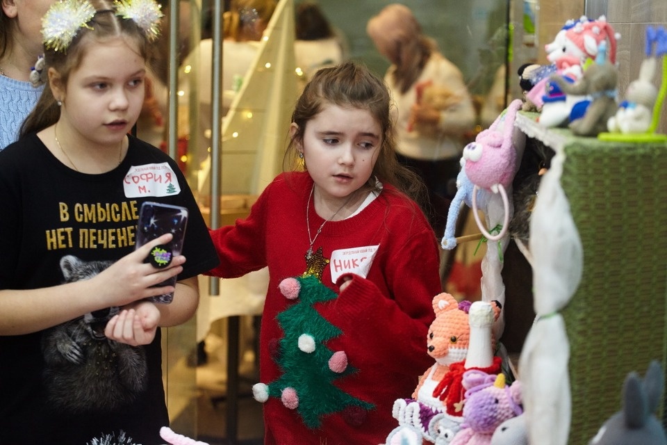 Первый день работы ярмарки «ART-ель» в «Простории» 