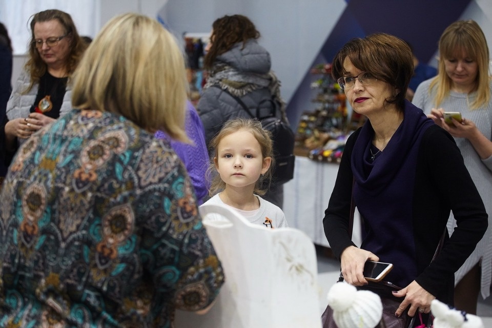 Первый день работы ярмарки «ART-ель» в «Простории» 