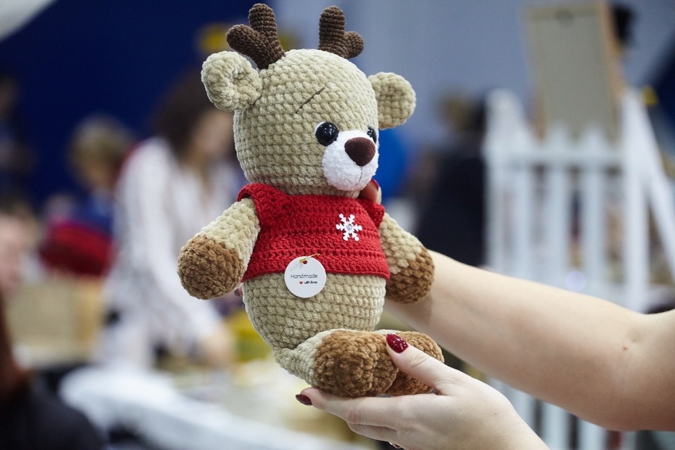 Первый день работы ярмарки «ART-ель» в «Простории» 